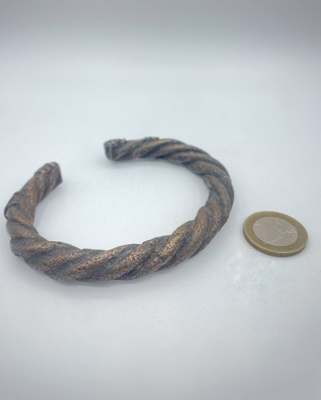 photo_5775930208337726410_y